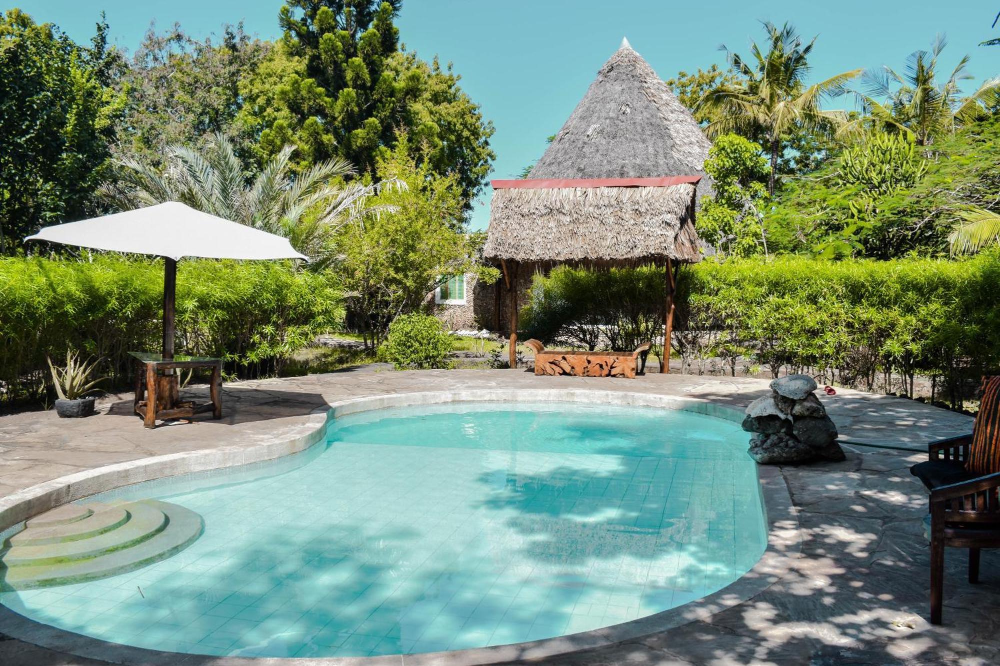 African Hut Tiny Cottage Diani Beach Bagian luar foto