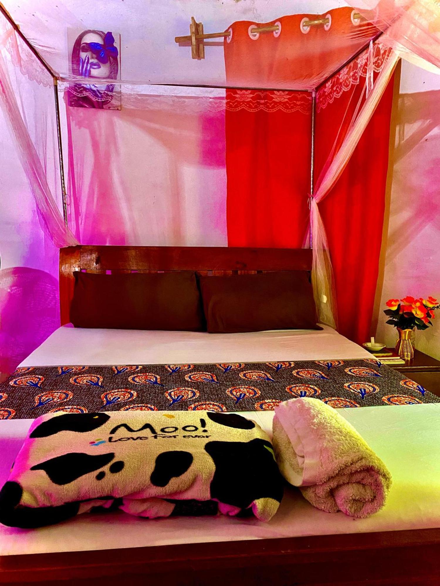African Hut Tiny Cottage Diani Beach Bagian luar foto