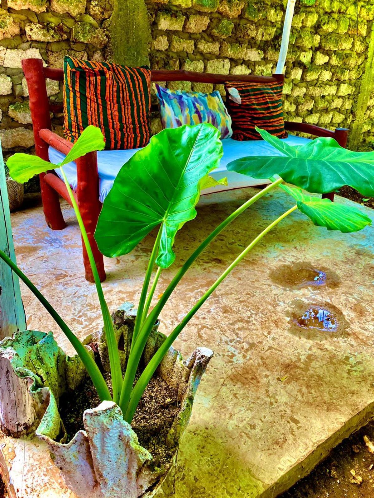 African Hut Tiny Cottage Diani Beach Bagian luar foto