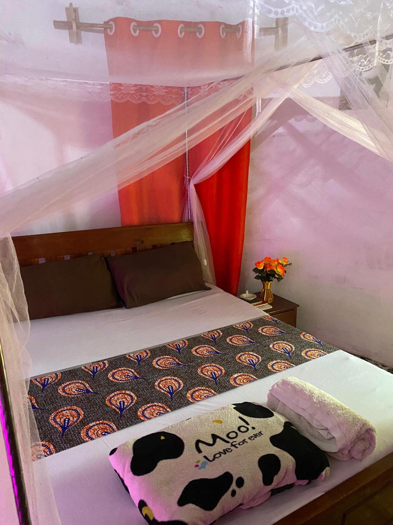 African Hut Tiny Cottage Diani Beach Bagian luar foto