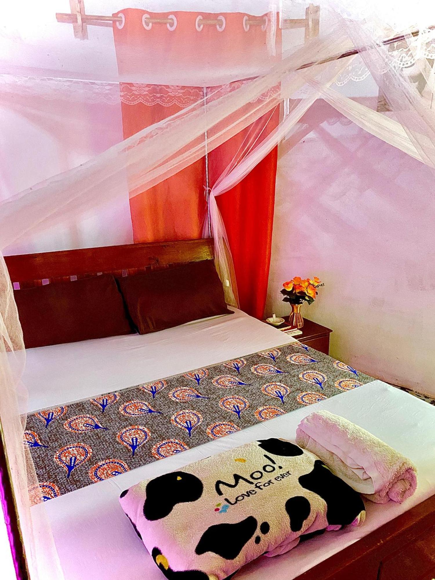 African Hut Tiny Cottage Diani Beach Bagian luar foto